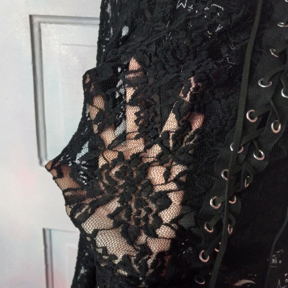 Long Sleeve full lace lace-up gothic top! Nwot! So beautiful! - Picture 2 of 9
